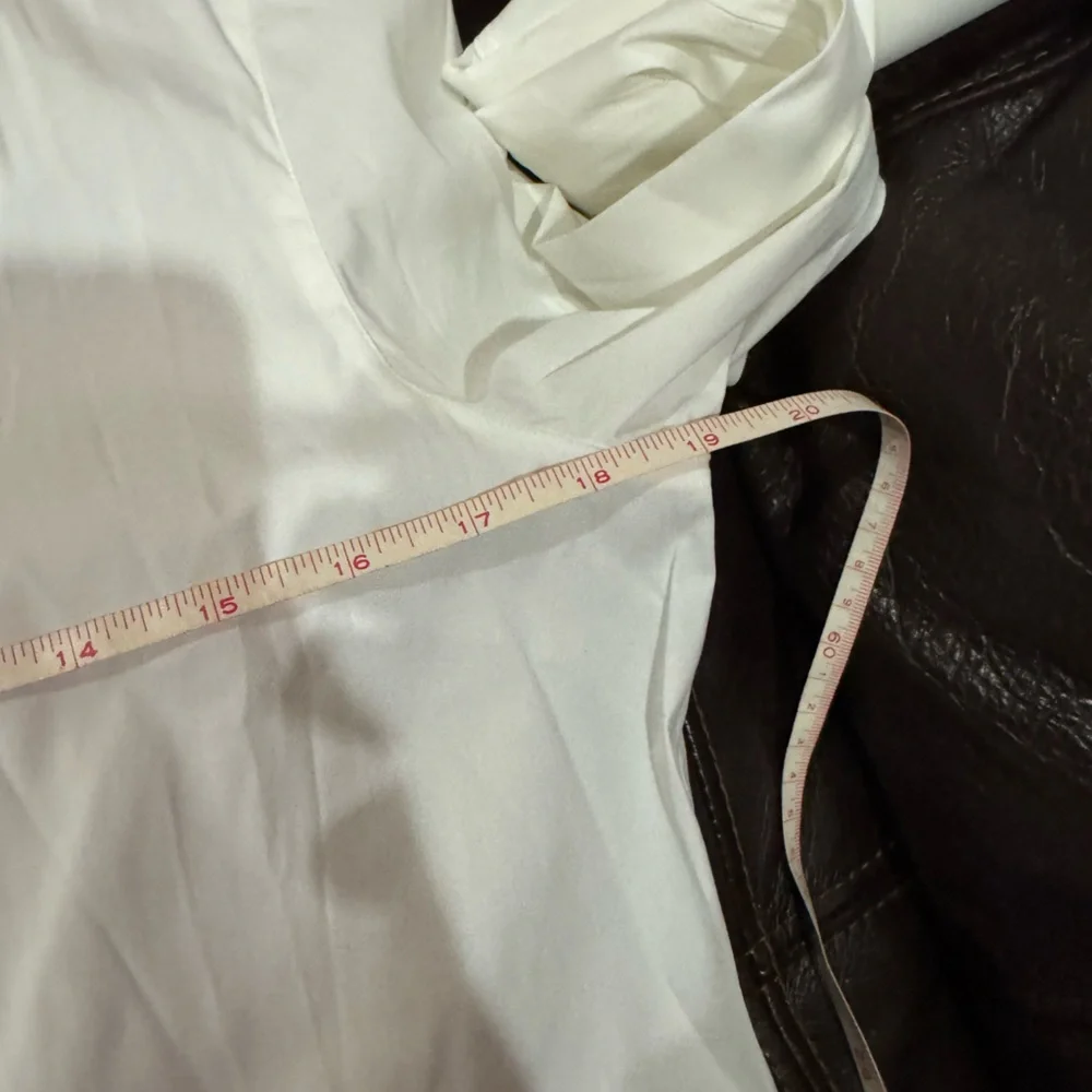 Lafayette 148 New York Crisp White cotton / spandex Button Down Shirt sz 10 - Picture 10 of 13